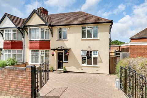 74 Linden Way, London, N14 4NE