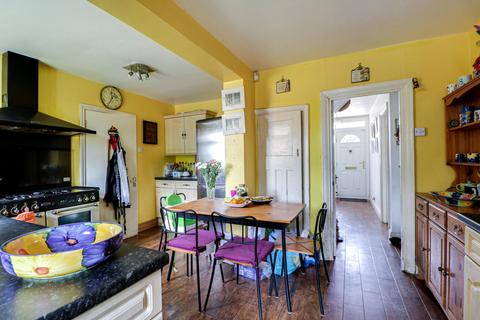 74 Linden Way, London, N14 4NE