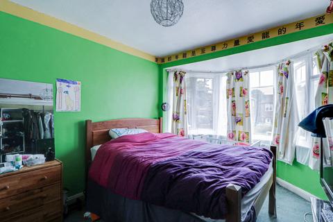 74 Linden Way, London, N14 4NE