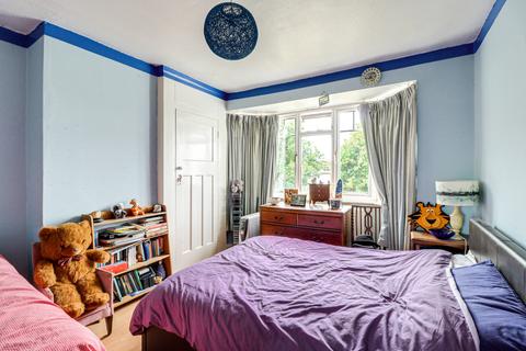 74 Linden Way, London, N14 4NE