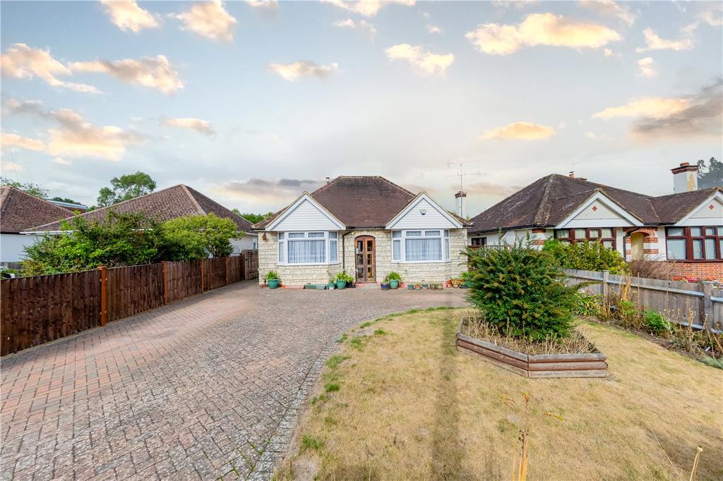 Hazel Road, Park Street, St. Albans, Hertfordshire 3 bed bungalow £