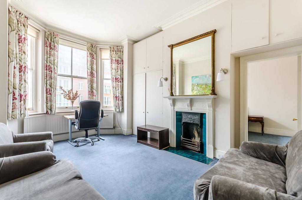 Fulham Road, Chelsea, London, SW10 3 bed flat £3,467 pcm (£800 pw)