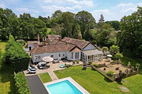 5 bedroom bungalow for sale - Hollybush Hill, Stoke Poges, Buckinghamshire, SL2