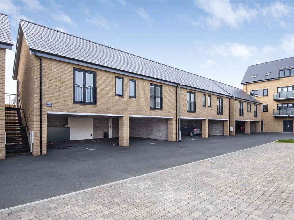 Ruston Close, Reading, Berkshire, RG2 2 bed apartment - £1,300 pcm (£ ...
