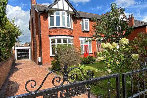 3 bedroom semi-detached house for sale - Bury Old Road, Heywood, Greater Manchester, OL10