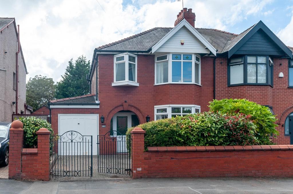 Knowsley Road, St Helens, WA10 3 bed semidetached house £285,000