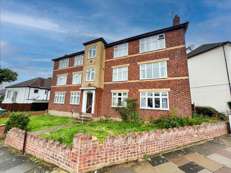 Ruislip Road, Greenford 2 bed apartment for sale £320,000