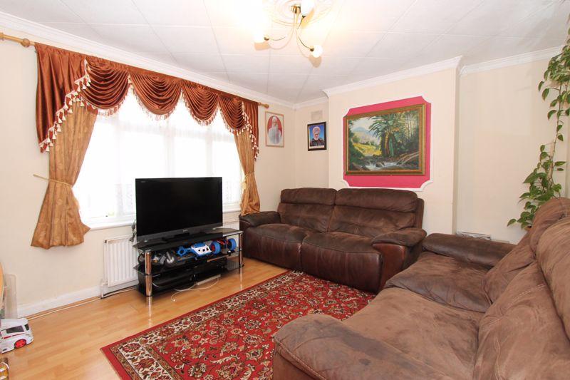 Ruislip Road, Greenford 2 bed apartment for sale £310,000