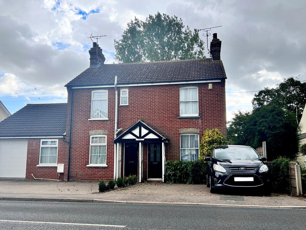 Thorpe Road, KIRBY CROSS, CO13 2 bed semidetached house £255,000