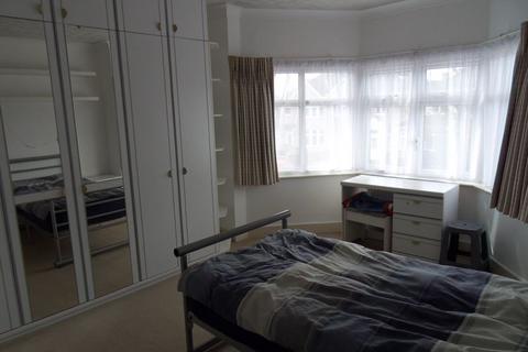 3 bedroom semi-detached house to rent, Albert Road, Harrow