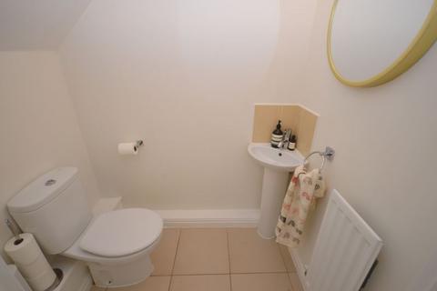 3 bedroom detached house to rent, Chadwick Lane, Widnes