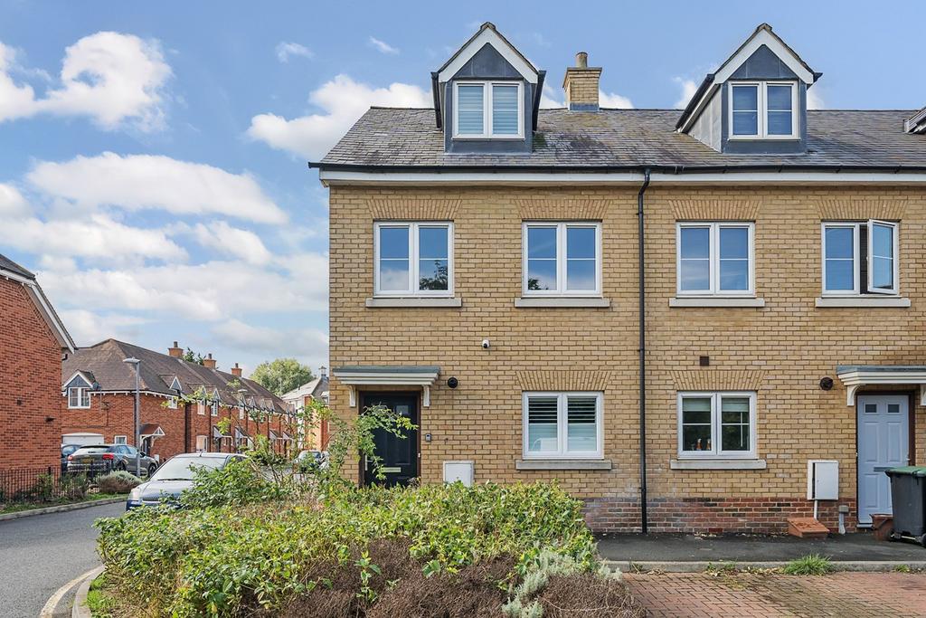 River View, Shefford, SG17 4 bed end of terrace house for sale £350,000
