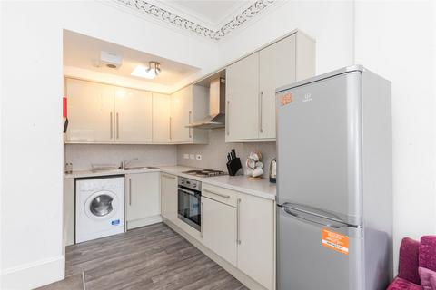 3 bedroom apartment to rent, Montague Street, Edinburgh, Midlothian