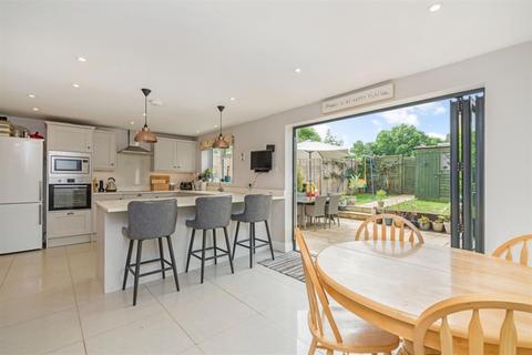 212 Botley Road, Chesham, HP5 1XY