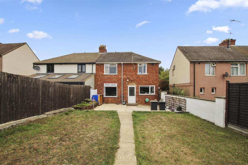 Finedon Road, Irthlingborough, Wellingborough 3 bed semidetached house