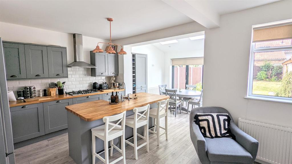 Danebury Drive, York YO26 5EJ 3 bed end of terrace house £325,000