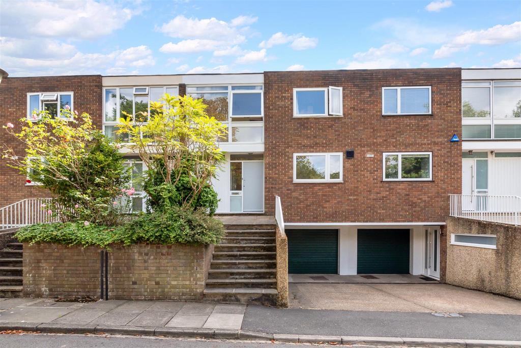Cottenham Drive, West Wimbledon, SW20 4 bed house £1,200,000