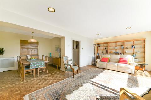 3 Cottenham Drive, London, SW20 0TD