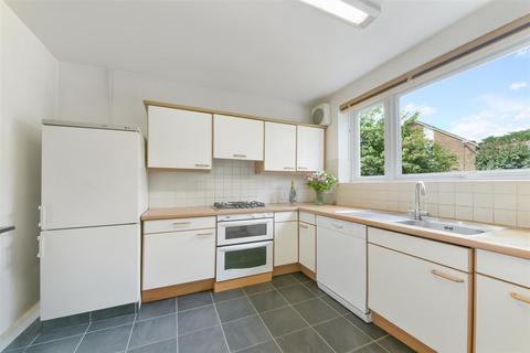 3 Cottenham Drive, London, SW20 0TD