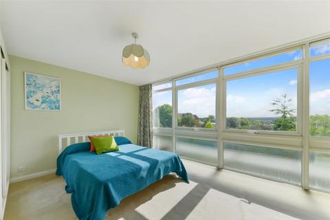 3 Cottenham Drive, London, SW20 0TD