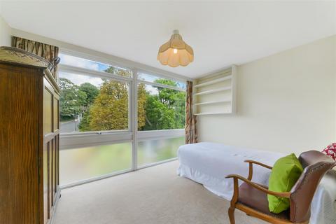 3 Cottenham Drive, London, SW20 0TD