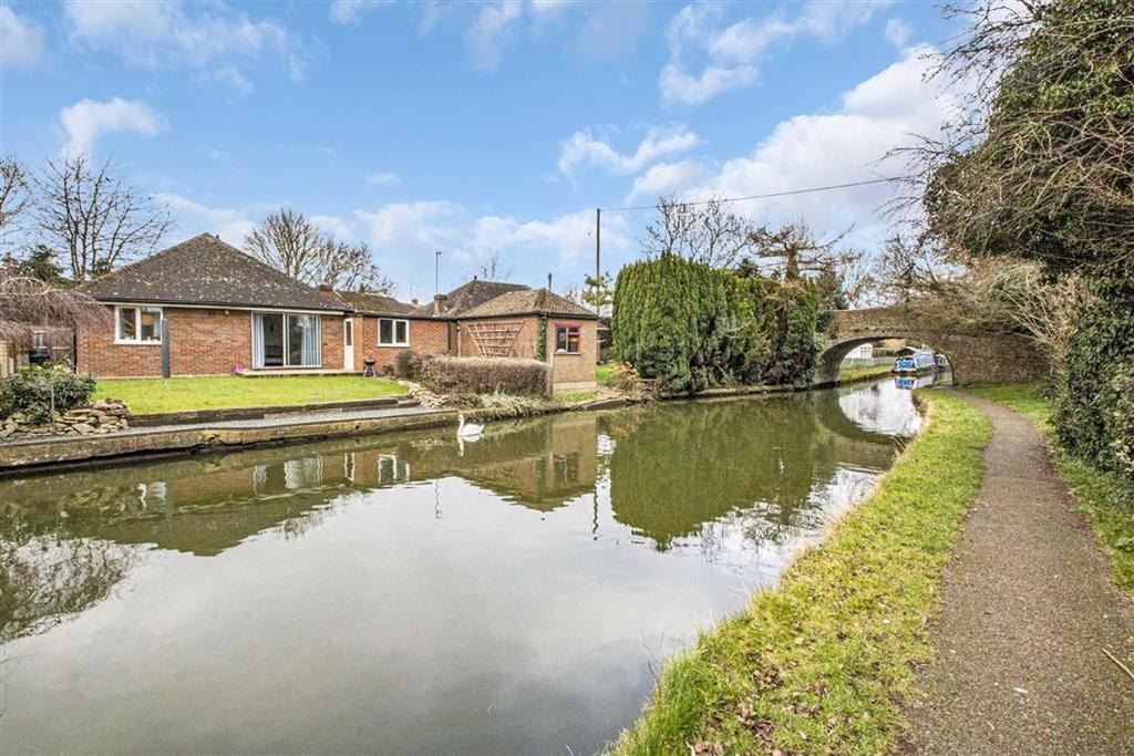 The Wharf, Fenny Stratford, Milton Keyes 3 bed detached bungalow £