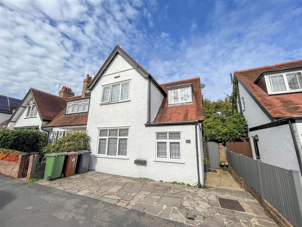 Rosebery Road, Bushey 3 bed semidetached house £625,000