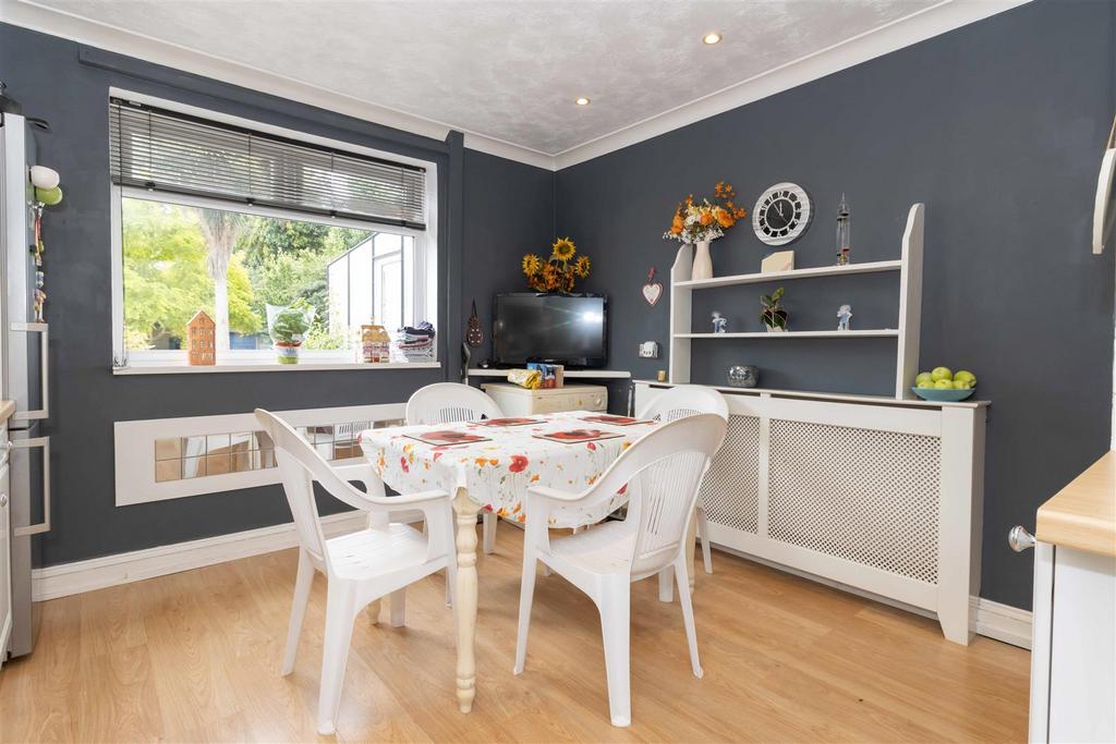 Old Shoreham Road, Lancing 2 bed detached bungalow £375,000
