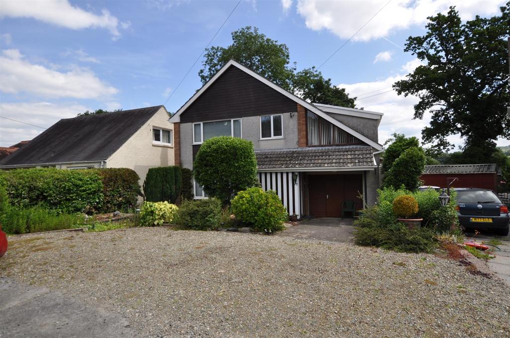 73, Bronwydd Road, Carmarthen 4 bed detached house for sale £300,000