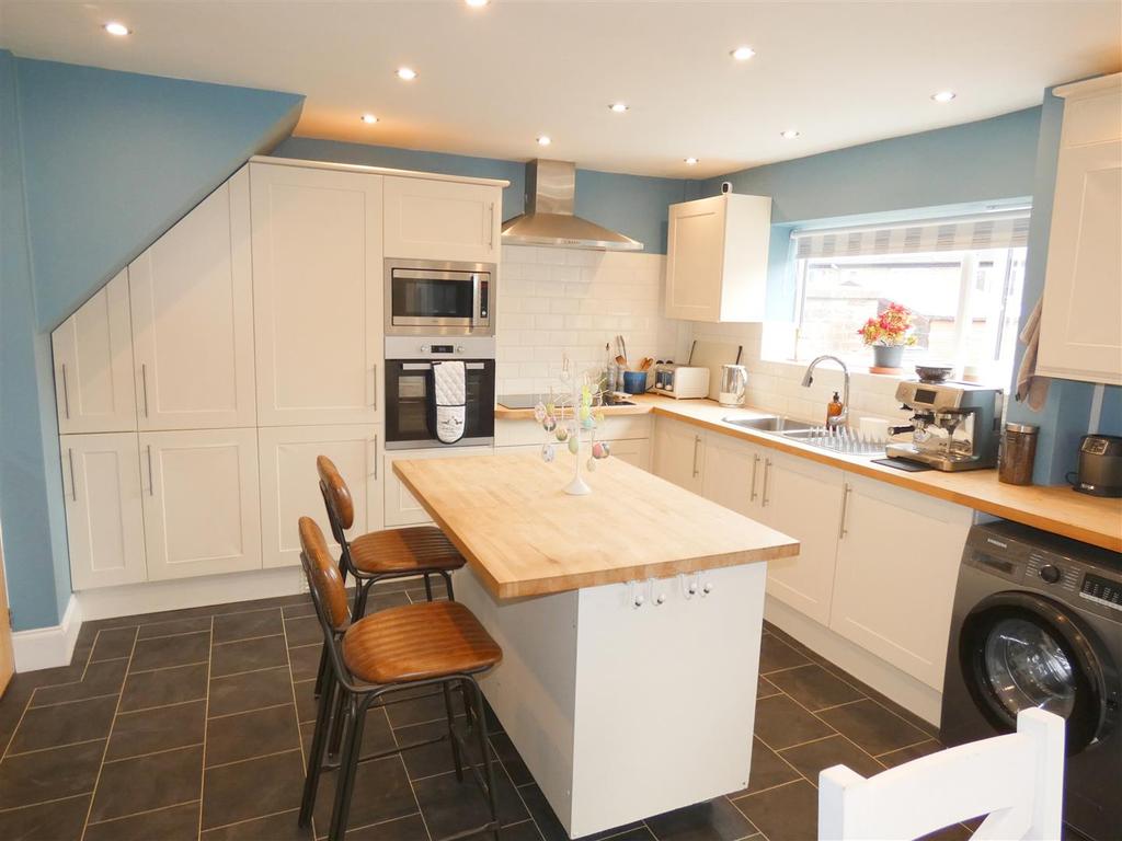 Third Avenue, Sandbach 3 bed semidetached house £220,000