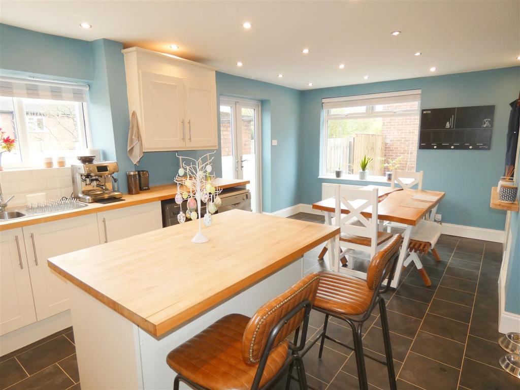 Third Avenue, Sandbach 3 bed semidetached house £220,000