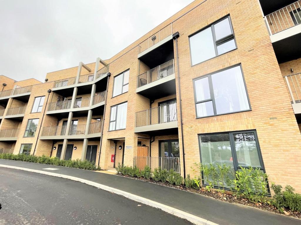 Henry Darlot Drive, Mill Hill, NW7 2 bed apartment £2,250 pcm (£519 pw)