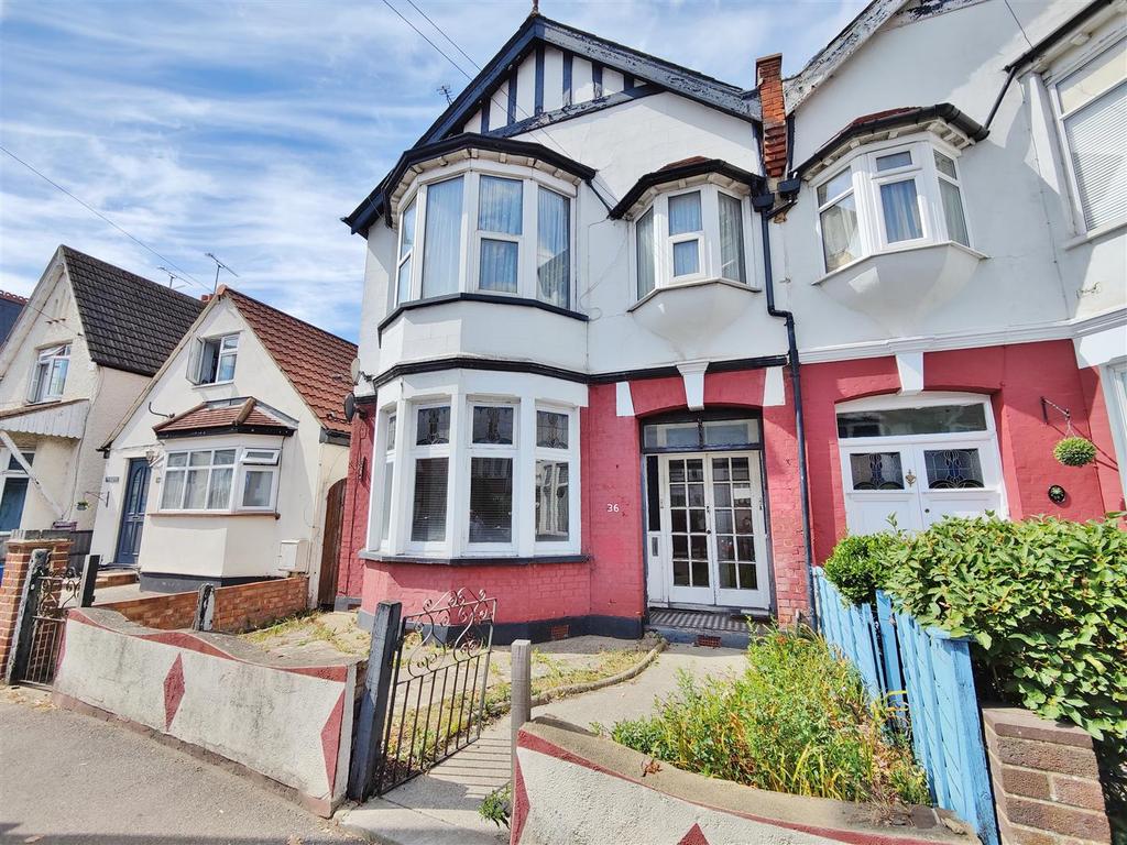 Southbourne Grove, WestcliffOnSea 1 bed flat £850 pcm (£196 pw)