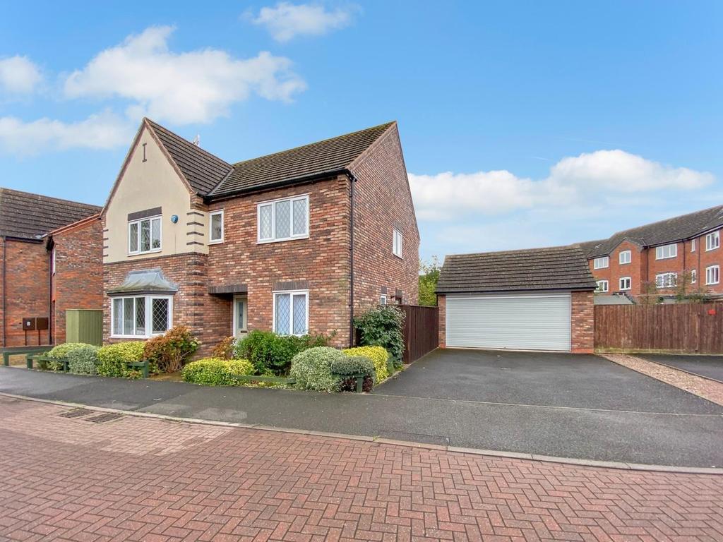 Farnell Drive, StratforduponAvon 4 bed detached house £2,000 pcm (£