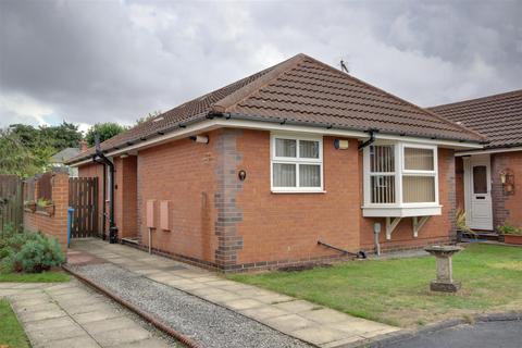 2 bedroom detached bungalow for sale - Aspen Close, Hull