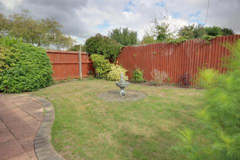 2 bedroom detached bungalow for sale - Aspen Close, Hull