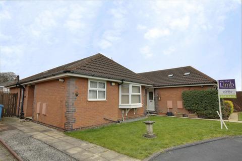 2 bedroom detached bungalow for sale - Aspen Close, Hull