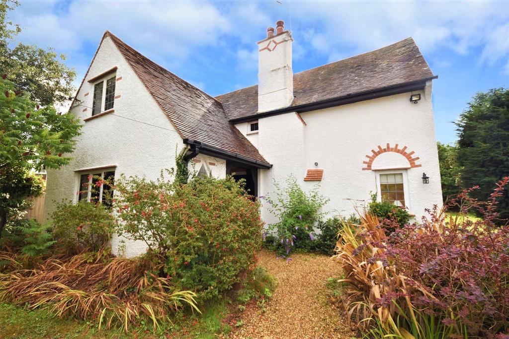 Lane End Road, Bembridge, PO35 5SY 3 bed detached house £1,700 pcm (£