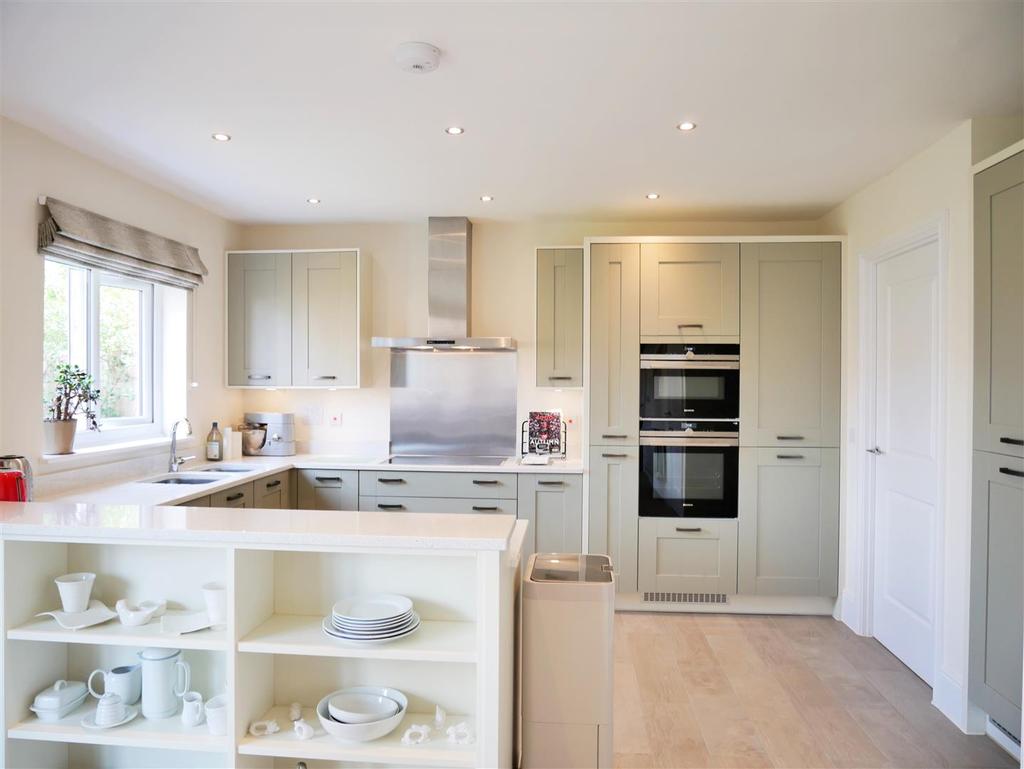 Road, Calne 4 bed detached house £635,000
