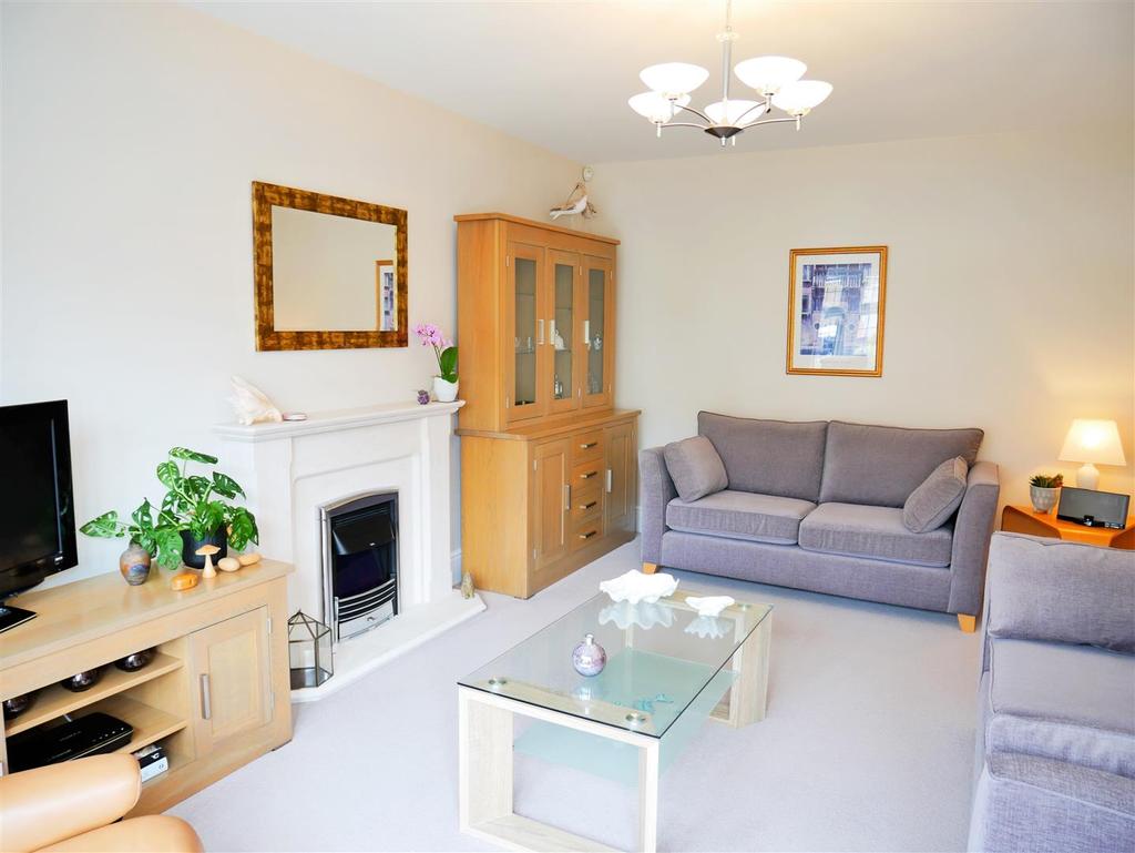 Road, Calne 4 bed detached house £635,000