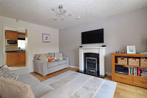 10 Armscote Grove, Hatton Park, Warwick, CV35 7TP