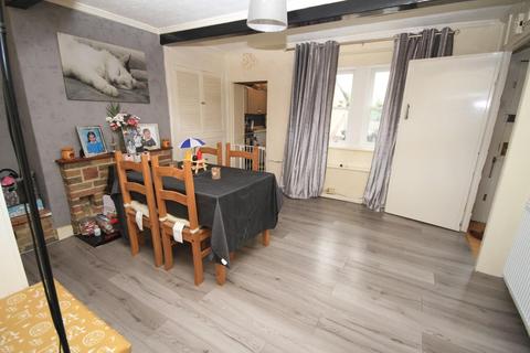 8 Thorp Garth, Bradford, BD10 9LD