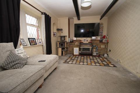8 Thorp Garth, Bradford, BD10 9LD