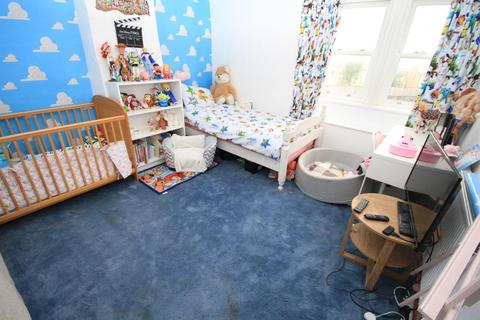 8 Thorp Garth, Bradford, BD10 9LD