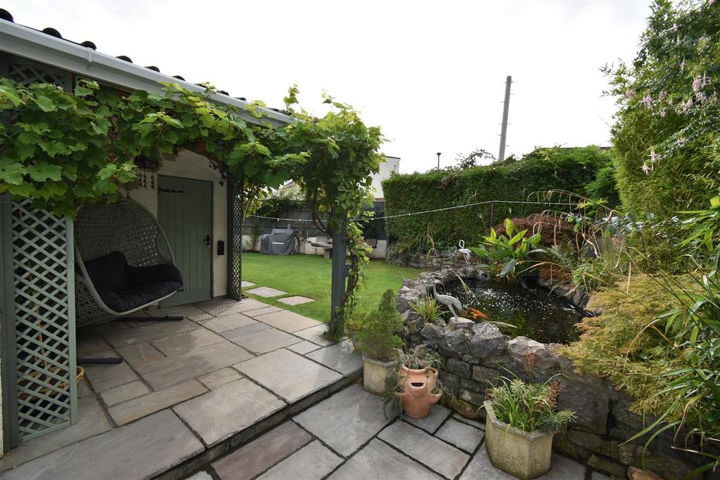 Memorial Road, Hanham, Bristol 4 bed semidetached house £475,000