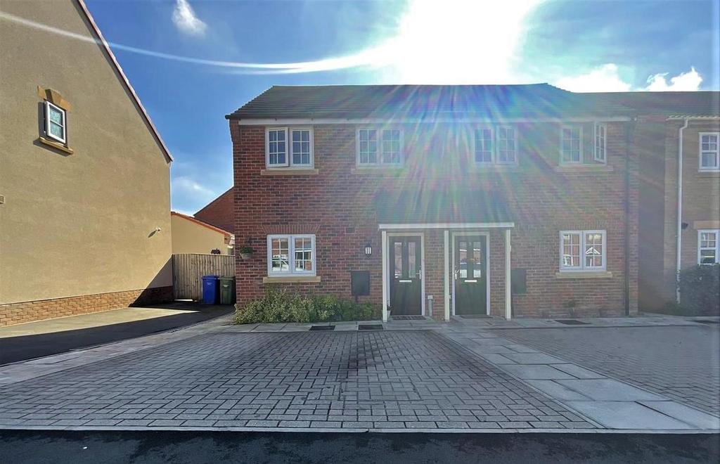 Kempley Drive, Eastfield, Scarborough 3 bed semidetached house for