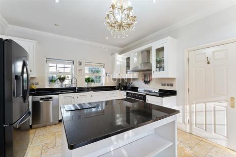 32 Regents Drive, Woodford Green, IG8 8RZ