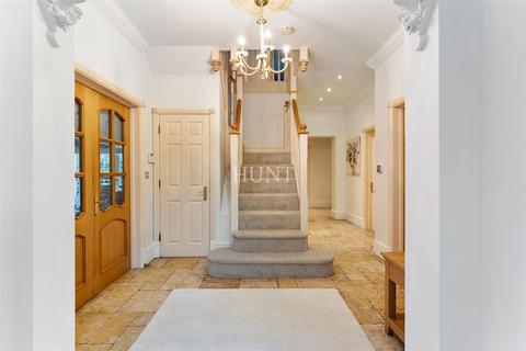 32 Regents Drive, Woodford Green, IG8 8RZ