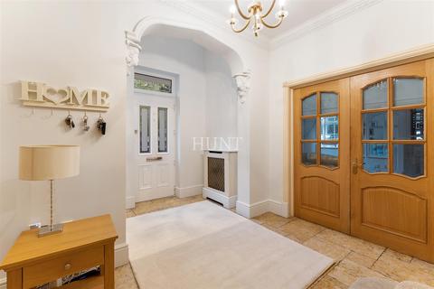 32 Regents Drive, Woodford Green, IG8 8RZ