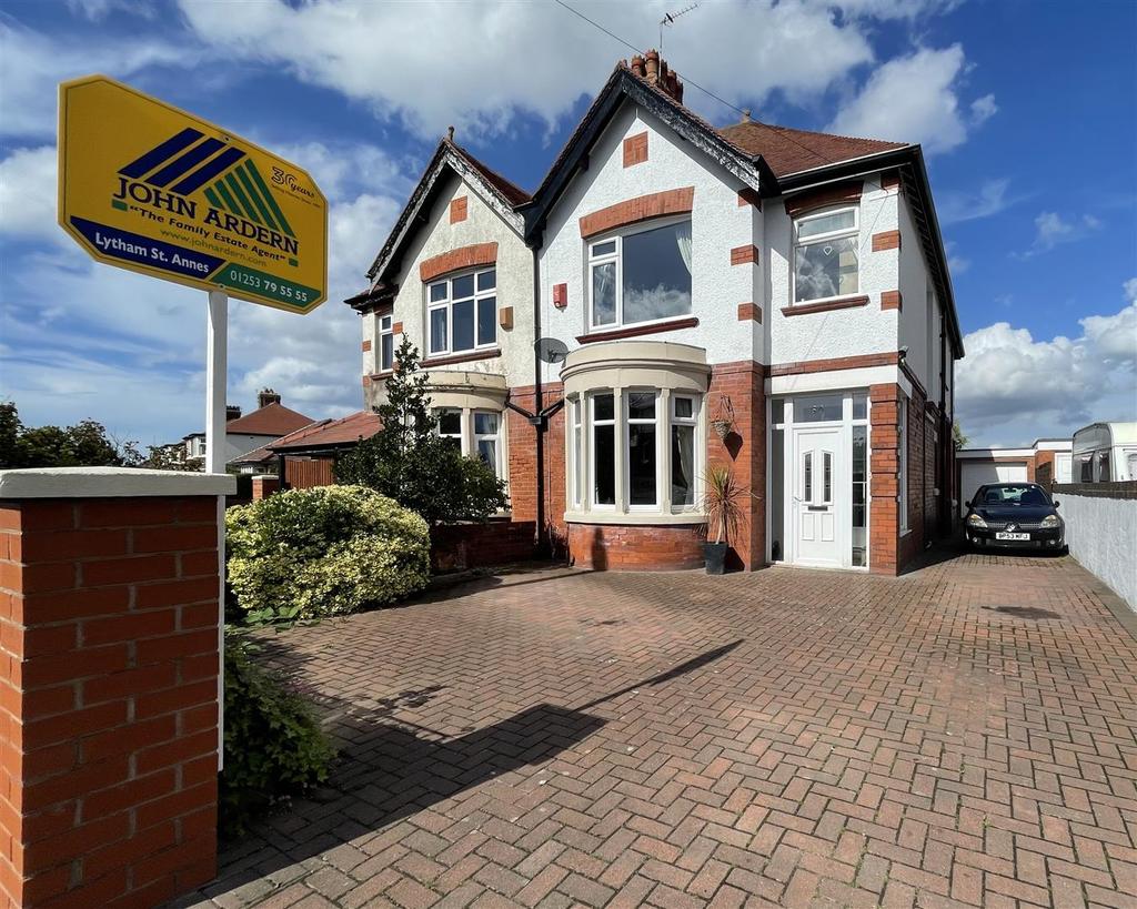 Albany Road, Ansdell, Lytham St Annes 3 bed semidetached house £415,000